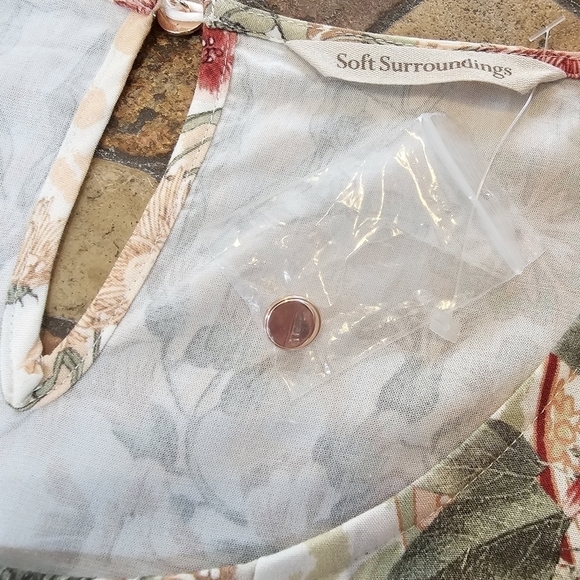 Soft Surroundings Oversized Floral Shirt with Light Pleating Detail, Size Small - Picture 10 of 12